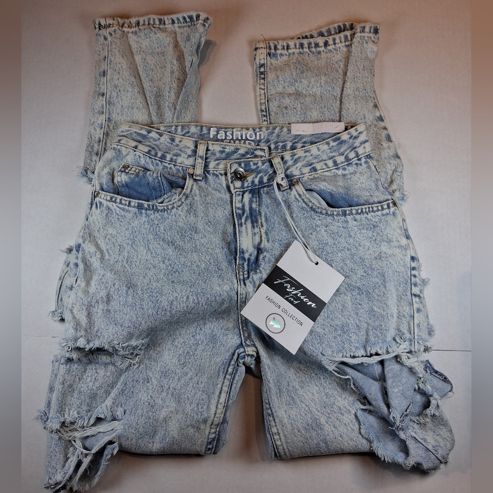 Fashion fwd Distressed Mom Style Jeans 5/27